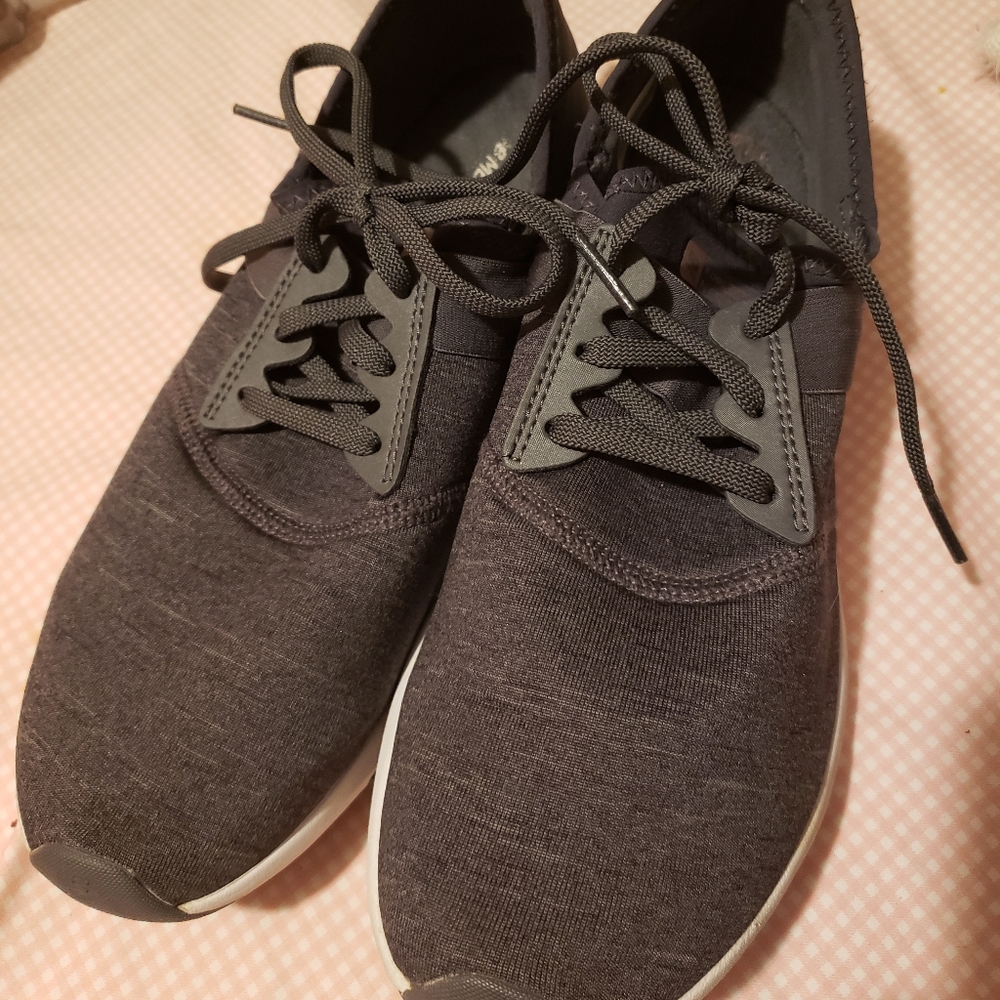 Worn twice New Balance memory foam running shoes